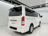 後ろから見ると車の印象も変わりますね♪