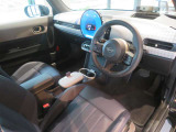 【運転席シート】汚れやへたり等、大きなダメージはなく、良好な状態です。