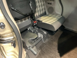 シートをはね上げれば、高さのある荷物も積めます。