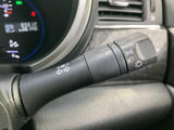 操作しやすい位置に配置されたウインカーレバー。直感的に操作でき、安全な車線変更をサポートします。