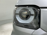 LEDヘッドライトは、点灯の瞬間から最大光量を発揮し、突然暗くなるトンネルなどでの安定感を高めます。