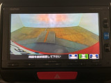【バックカメラ】運転が苦手な方も車庫入れラクラクです!ギアをリバースに入れれば自動的に切り換わりますので、面倒な操作は不要です♪狭い駐車場もお車を傷つけず安心ですね!