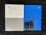 スマートキーは鍵をバッグに入れたままでもドアロックの開閉やエンジンのON・OFFができます。夜間や雨の日も鍵を探さなくて良いので便利です。