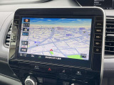 日産純正のカーナビが付いておりますので知らない所でもサポートしますので安心ですね。色々な機能でドライブも快適ですね。