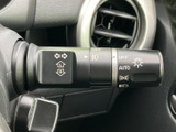 雨天時でもクリアな視界を確保できるワイパーレバー。操作も簡単で、安全運転をサポートします。悪天候時も安心です。