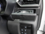 カップホルダーは運転席や助手席からちょうど手の届く位置です!!
