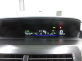 前方の道路とメーター表示が一つの視界にとらえられ、焦点を合わせやすい遠視点センターメーターを採用。