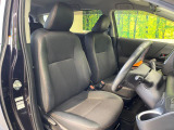 運転席まわりには十分なスペースがあり、大柄な方でもゆったり運転していただける環境です。
