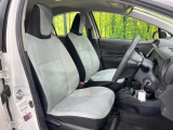 運転席シート廻りは使用感も少なく、良好な状態となっています。前オーナー様が丁寧に使っていたことがよくわかりますね。