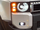 【LEDヘッドライト】悪天候や夜間走行時も良好な視界を確保し安心して運転できる高輝度LEDヘッドライトを装備!点灯速度が早く、消費電力も抑えられています。