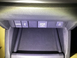 車内で便利な電源供給。【アクセサリーソケット】で、スマートに充電!