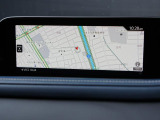 マツダコネクトの8.8インチワイドセンターディスプレイです。『Android Auto』『Apple CarPlay』や独自のコネクテッドサービスに対応したインターフェイスシステムです。