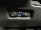 操作しやすい位置に配置されたウインカーレバー。スムーズな操作で、安全な車線変更をサポートします。