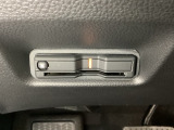 ハンドルの左下にETCがついています。高速道路の料金所の通過も楽々です。 カードの取り出しもしやすい場所についています。
