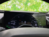 視認性の高いメーター類が、運転に必要な情報を的確に伝えます。運転状況を把握しやすく、安全運転をサポートします。