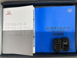 スマートキーは鍵をバッグに入れたままでもドアロックの開閉やエンジンのON・OFFができます。夜間や雨の日も鍵を探さなくて良いので便利です。