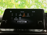 お好みの音楽をクリアな音質で楽しめるオーディオシステム。様々なソースに対応し、快適なカーライフを演出します。こだわりのサウンドで、ドライブをさらに楽しく。