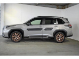 スバルの4WD(AWD)は直進安定性に優れ、日常走行から高速走行まで、さまざまなシーンで安心感に満ちた走りが愉しめます。それは悪路や泥道など左右のタイヤの路面状況が異なるシーンでも変わりません。