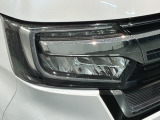 LEDヘッドライトは、点灯の瞬間から最大光量を発揮し、突然暗くなるトンネルなどでの安定感を高めます。