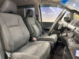 運転席も広々としており運転しやすい環境を実現しています☆