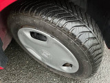 フロントシートです!!ベンチシートなので座席の移動もスムーズに出来ます!!足元も広く運転も楽ですよ!!