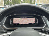 ステアリング右側のスイッチでメーターパネルの表示を切り替えることができます。ナビ画面も全面表示できます。