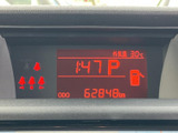 車両後方の状況を画面で確認できるので、安全な駐車操作をサポート。狭い場所でも安心して取り回しできます。