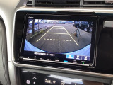バックも安心のバックカメラ付いています。バックカメラがあると、いつでも安全にバックできますね。死角も減ります。