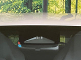 【プリクラッシュセーフティ】前方の車両等を検知し、衝突しそうな時は警報で注意を促し、ブレーキを踏む力をサポート。ブレーキを踏めなかった場合は衝突被害軽減ブレーキが作動、衝突回避をサポートします。