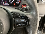 【アダプティブ・クルーズ・コントロール】予め設定した車速内でクルマが自動的に加減速。 前走車との適切な車間距離を維持しながら追従走行し、高速道路でのドライバーの疲労を軽減してくれる嬉しい機能付♪