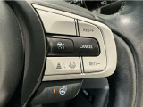 【アダプティブ・クルーズ・コントロール】予め設定した車速内でクルマが自動的に加減速。 前走車との適切な車間距離を維持しながら追従走行し、高速道路でのドライバーの疲労を軽減してくれる嬉しい機能付♪