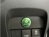 ドライバーの方の動きを考えて設計されたインパネです。使いやすさと同時にスタイルも追求されています。