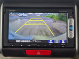 駐車時の安全確認をサポートするバックカメラも使用できます。インターナビで様々な情報を得ることもできます。