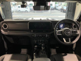 マイナーチェンジ後のモデルとなりますので、大型のディスプレイを装備しております。