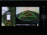 パノラミックビューモニター付きです。車両を上から見た様な映像を画面に表示。運転席からの目視だけでは見にくい、車両周辺の状況をリアルタイムでしっかり確認出来ます。