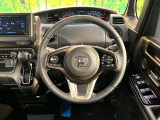 【純正革巻きステアリング】上質な革を使用することで、手にしっかり馴染みとても運転しやすいハンドルです♪