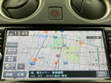 分かりやすい地図表示で、目的地へのナビゲーションをスムーズに。交通情報も受信し、最適なルートをご案内いたします。