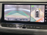 プロパイロットパーキング 縦列駐車、並列駐車、車庫入れに対し、ステアリング、アクセル。ブレ-キ、シフトを車が制御して指先だけの簡単な操作で駐車をアシストします。