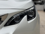 ヘッドライトにはLEDが採用され、明るさや消費電力共に高効率になります。LEDのポジションランプもおしゃれな雰囲気を感じさせます