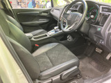 運転席からの視界は良好。操作系も直感的に操作でき、運転に集中できます。快適なドライブをサポートします。