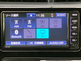 多様なソースに対応し、快適なドライブを演出。CDやラジオはもちろん、Bluetooth接続でスマートフォン内の音楽も楽しめます。