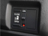 ◆片側電動スライドドア◆狭い駐車場でも乗り降りが楽々♪お子様が隣の車にドアを当ててしまう心配もございません!小さなお子様連れの方もこれで安心。