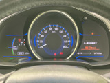 視認性の高いメーター類で、運転に必要な情報を的確に把握できます。運転に集中できる、シンプルなデザインも魅力です。