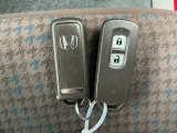 運転席周りです。カップホルダーや小物の収納などは必須ですよね!!使い勝手の良いつくりになっております!!