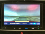 【バックカメラ】運転が苦手な方も車庫入れラクラクです!ギアをリバースに入れれば自動的に切り換わりますので、面倒な操作は不要です♪狭い駐車場もお車を傷つけず安心ですね!