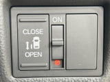 【パワースライドドア】スマートキーや運転席のスイッチでスライドドアの開閉が可能♪電動だから力を入れてドアを開ける必要が無く、小さいお子様でも、重い荷物を持っている時もラクに開け閉めできます♪
