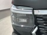 LEDヘッドライトは、点灯の瞬間から最大光量を発揮し、突然暗くなるトンネルなどでの安定感を高めます。