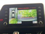 後方確認をサポートし、安全な運転を支援。狭い道や駐車時も、安心して操作できます。運転に自信がない方にもおすすめです。