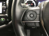 ステアリングスイッチ付き。前方から目を離すことなく操作することが可能です。