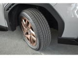 タイヤサイズは225/55R18です